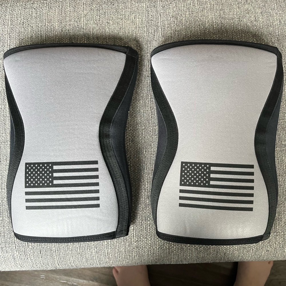 NIB Unisex Medium Rogue Knee Sleeve with US Flag 7mm